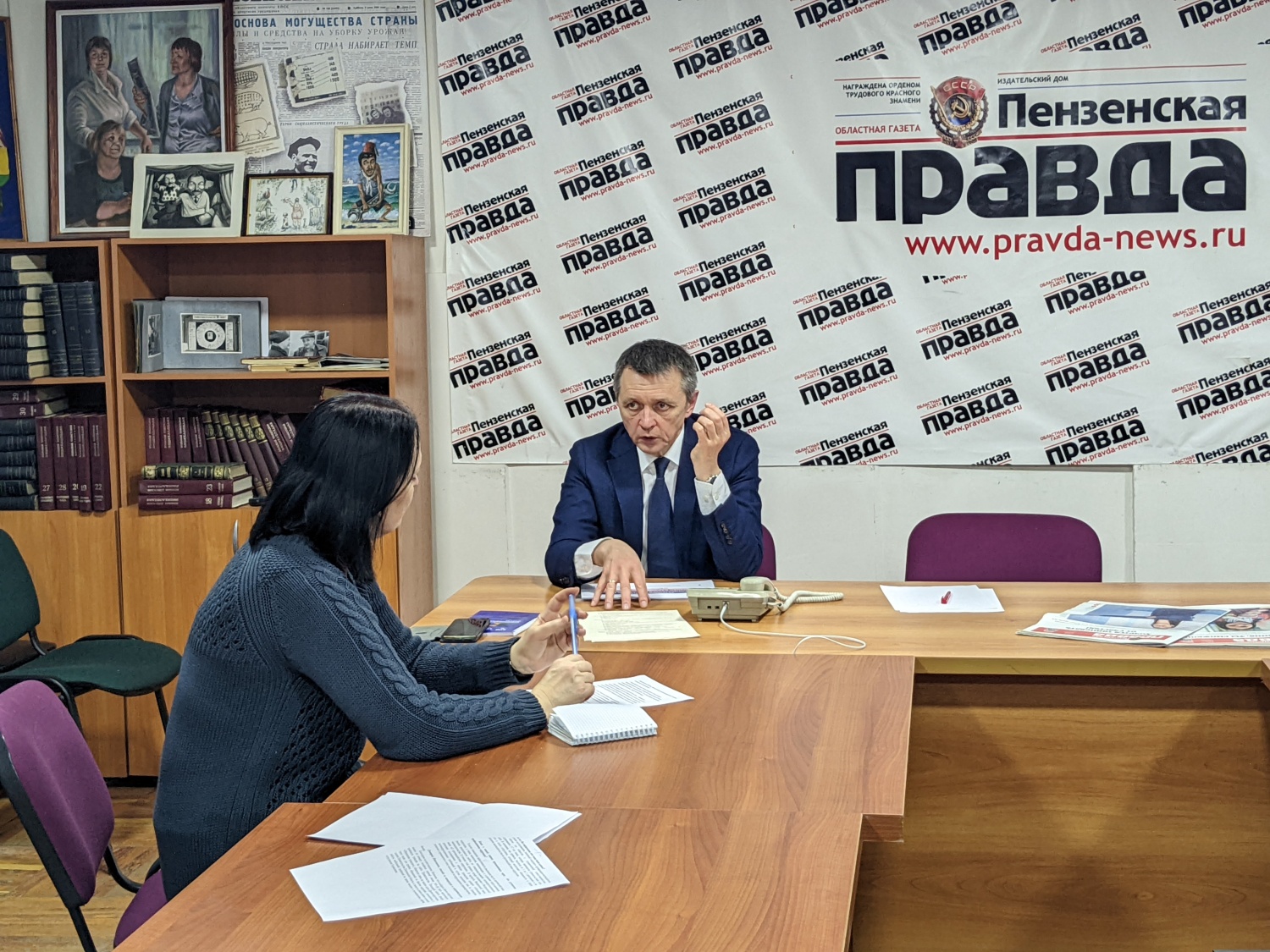Дмитрий Гордеев провел прямую телефонную линию по антикоррупции Дмитрий Гордеев провел прямую телефонную линию по антикоррупции