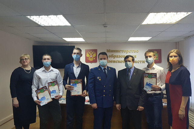 В Международный день борьбы с коррупцией наградили победителей областного конкурса антикоррупционной направленности В Международный день борьбы с коррупцией наградили победителей областного конкурса антикоррупционной направленности